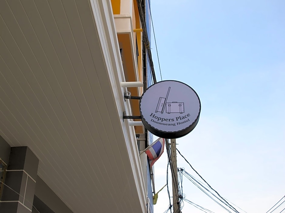 Hoppers Place Donmuang Hostel