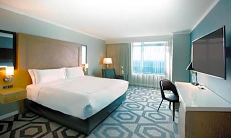 Forum Tower Junior Suite 1 King Non-Smoking