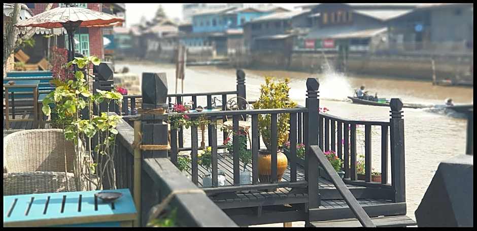 Thanakha Inle Hotel