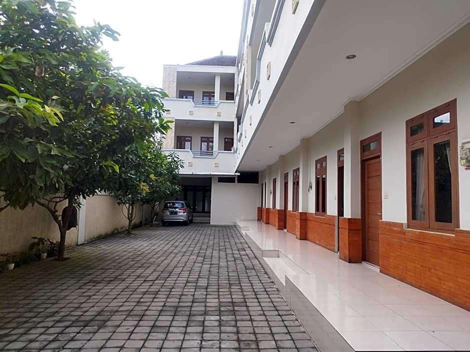 Adi Pelita Sari Bali
