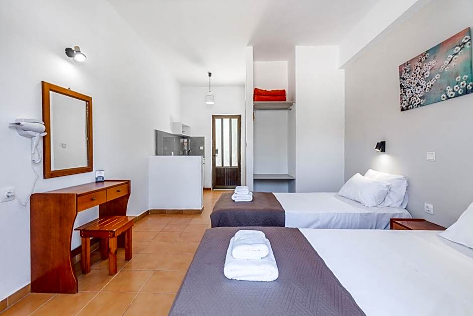 Sandy Beach Complex - Poolside Studios & Seaside Apartments