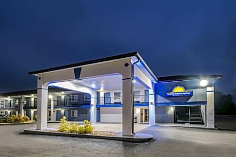 Days Inn by Wyndham Hamilton