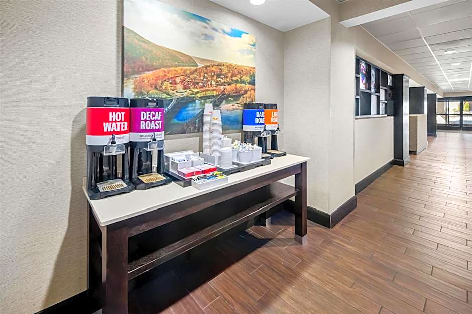 Hampton Inn By Hilton & Suites Camp Springs