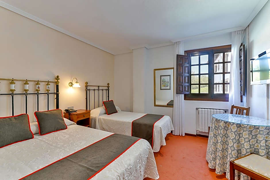 Hotel Santillana