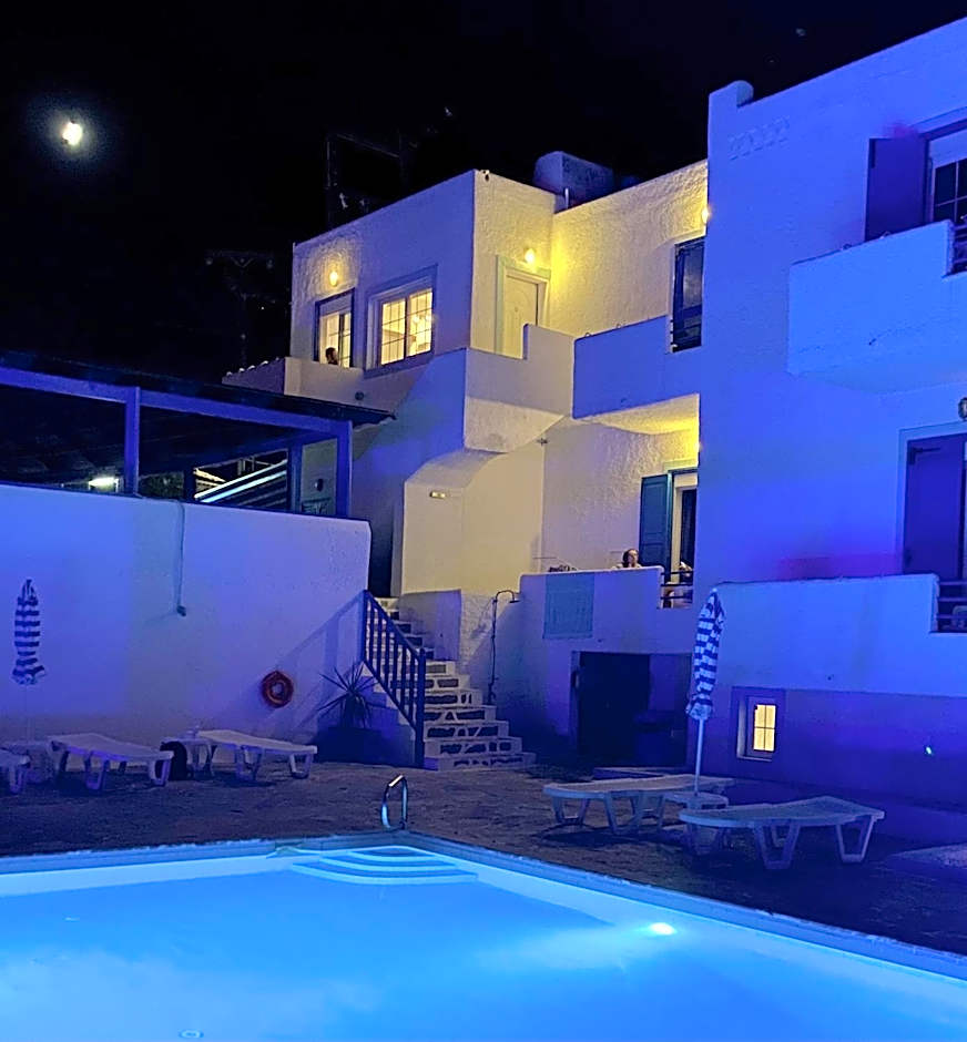 Blue Dolphin Studios and Apartment