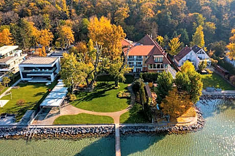 Tópart Hotel