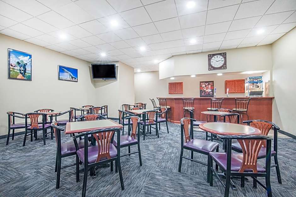 Elevation Inn & Suites, Trademark Collection by Wyndham