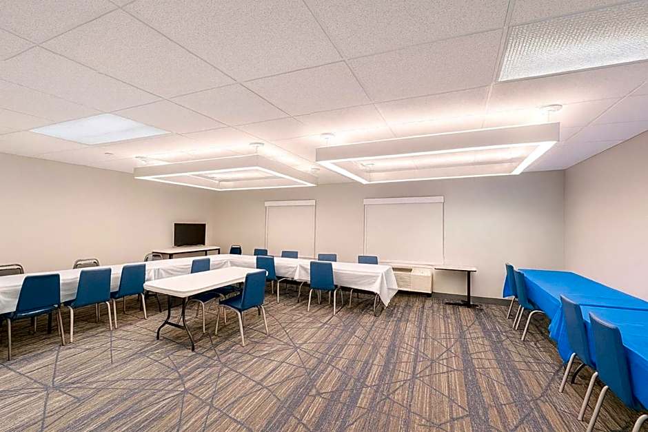 Holiday Inn Express Hotel And Suites Alliance By IHG