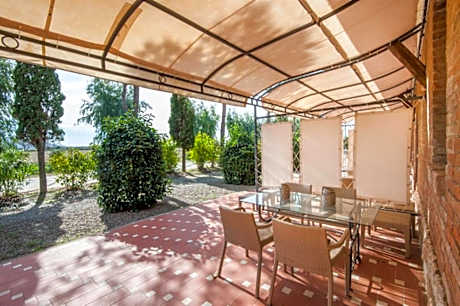 Superior One-Bedroom Apartment - Separate Building