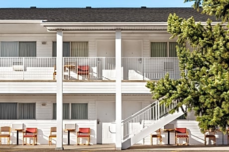 Queen Room with Two Queen Beds - Pet Friendly/Non-Smoking