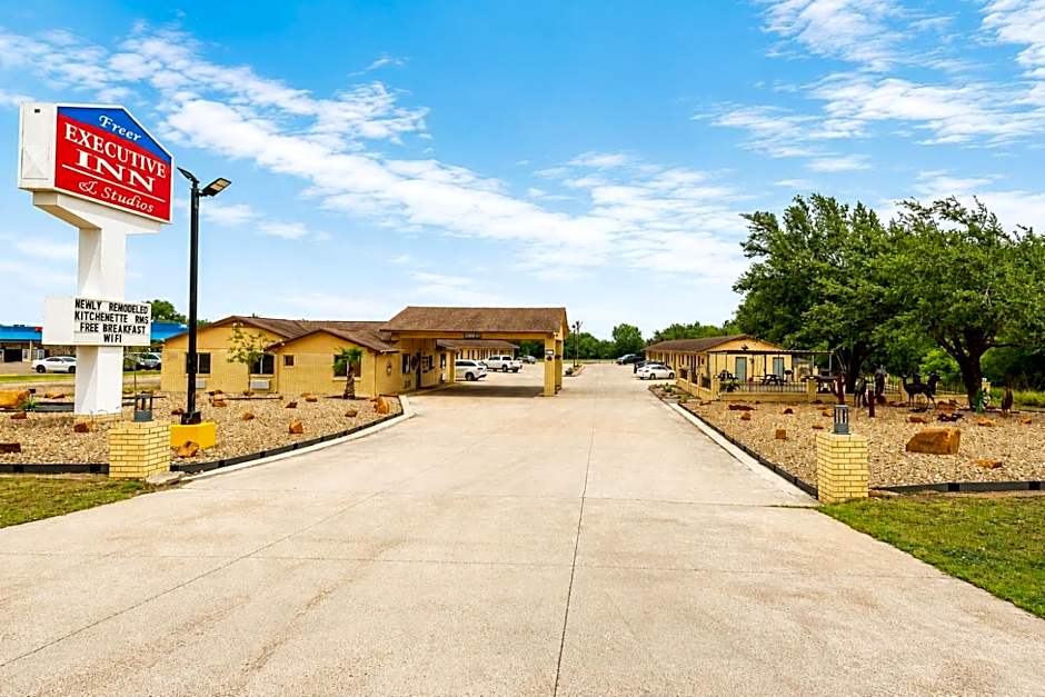 Freer Executive inn and Studios