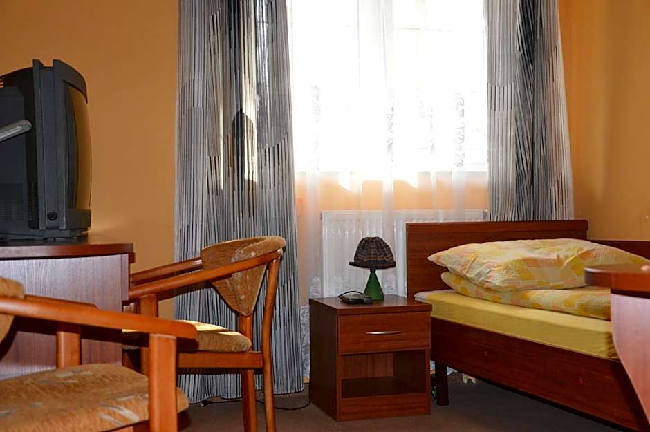 Photo 1 of 4 of Single Room