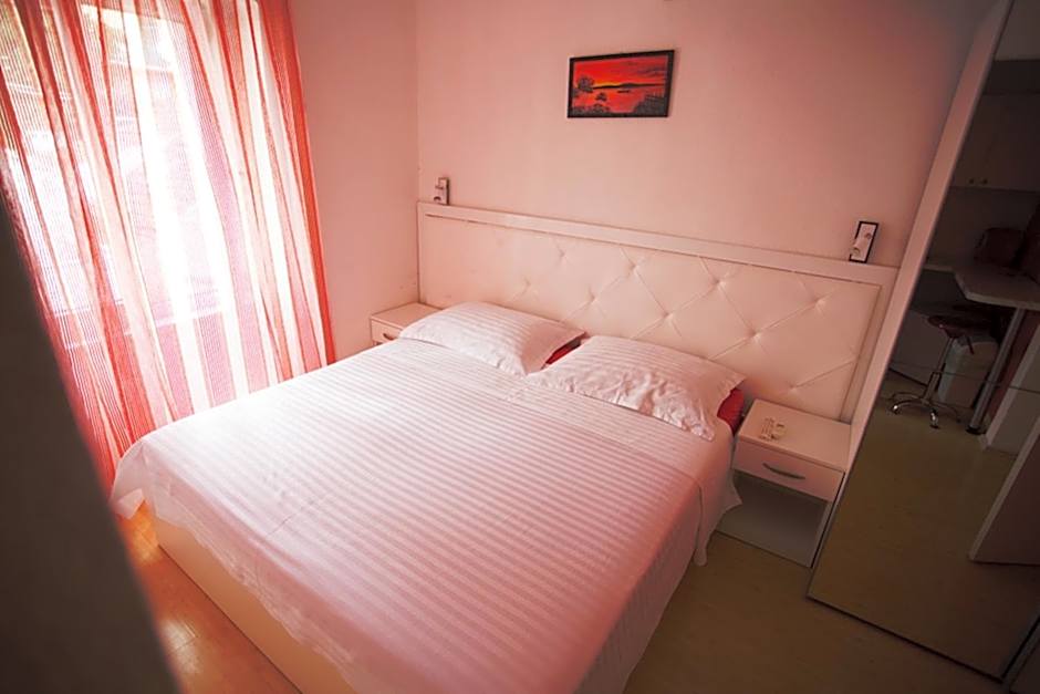 Nirvana Rooms & Apartments