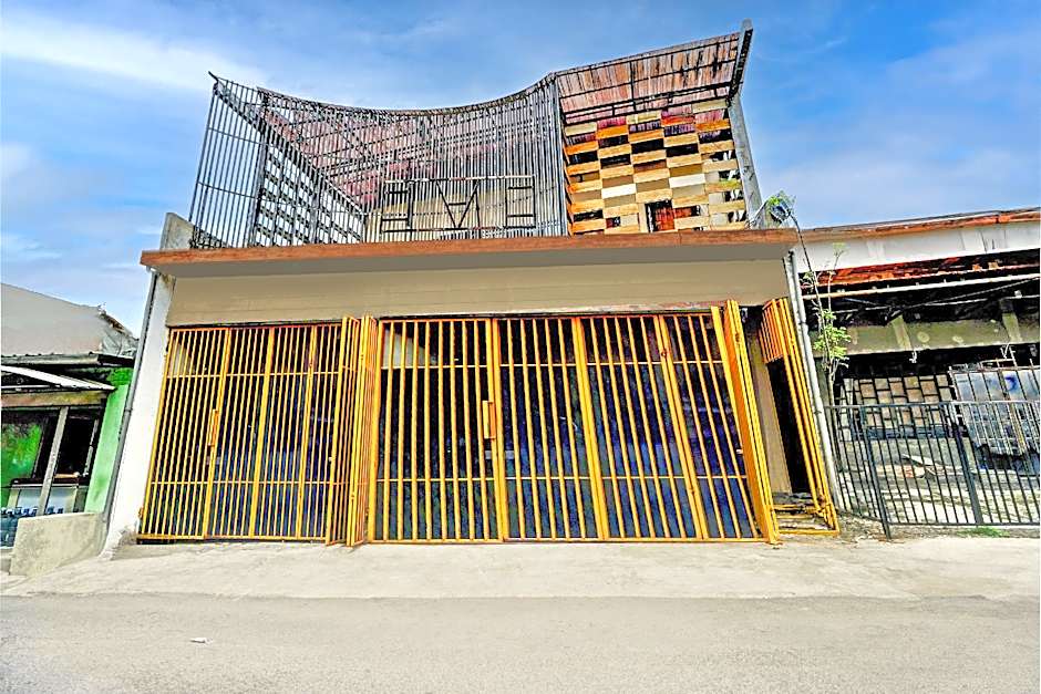 Hotel O Surabaya near Surabaya Town Square formerly Kupang Gunung Residence
