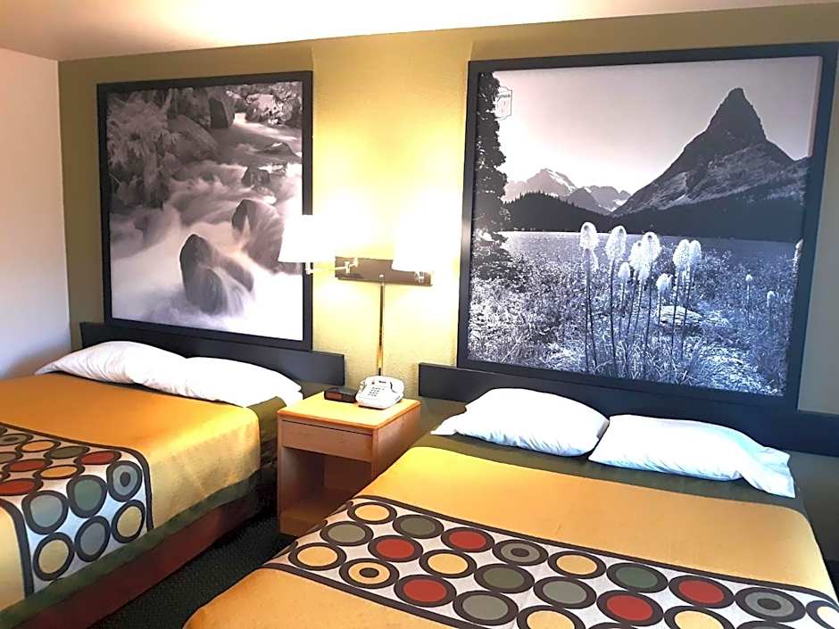 Super 8 by Wyndham Hamilton