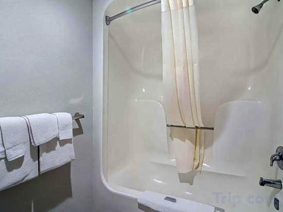 Rodeway Inn Lumberton Central