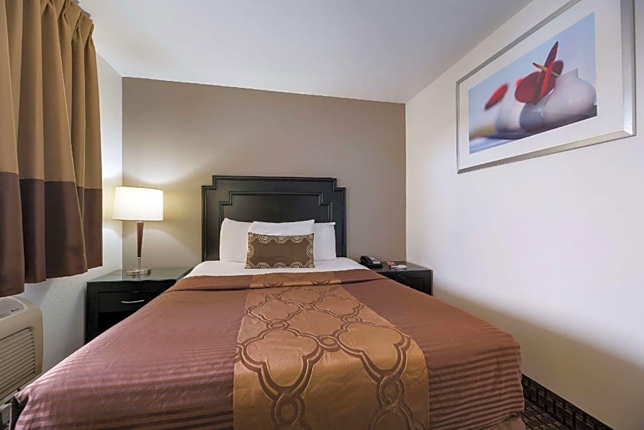 Econo Lodge Inn & Suites