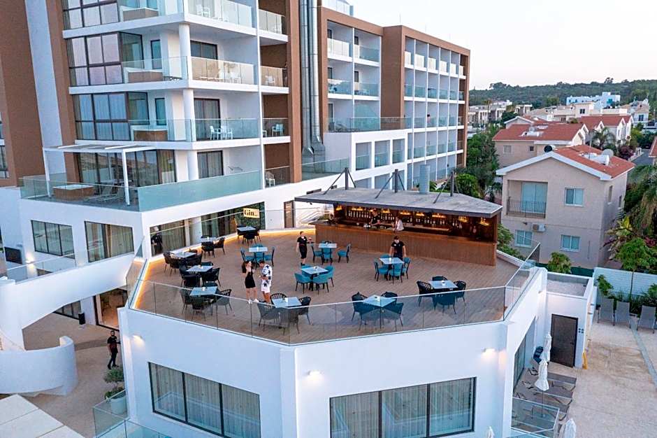 Leonardo Crystal Cove Hotel & Spa - Adults only