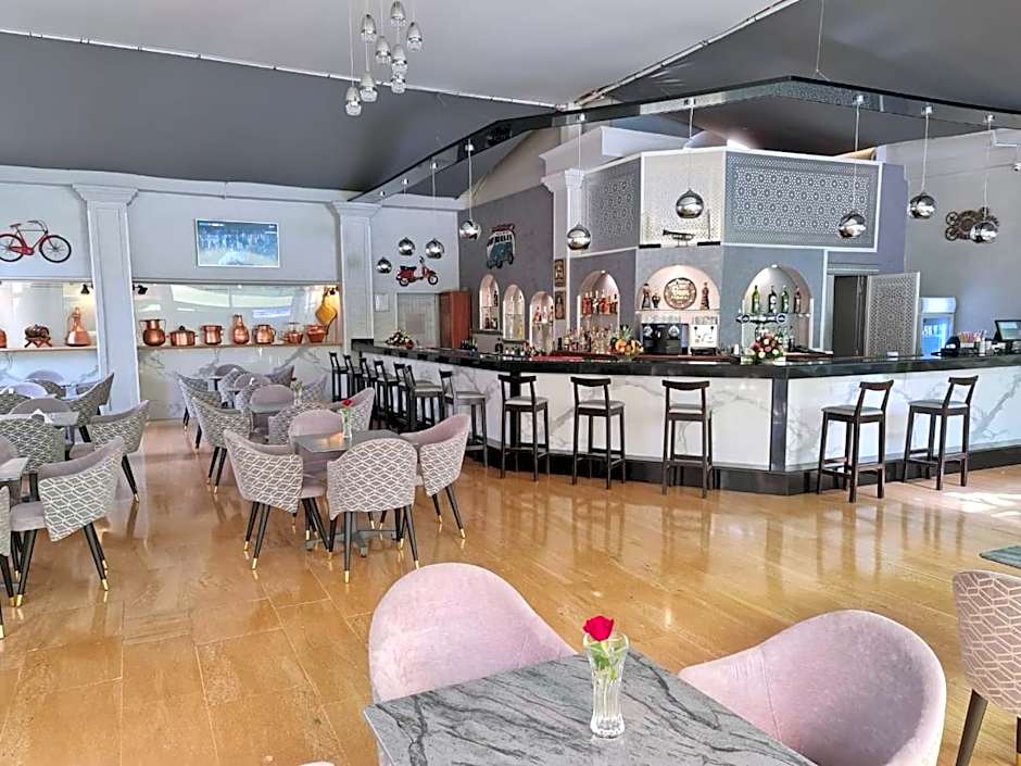 El Oumnia Puerto & Spa