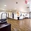 HomeTowne Studios by Red Roof St. Louis - Airport/ N Lindbergh