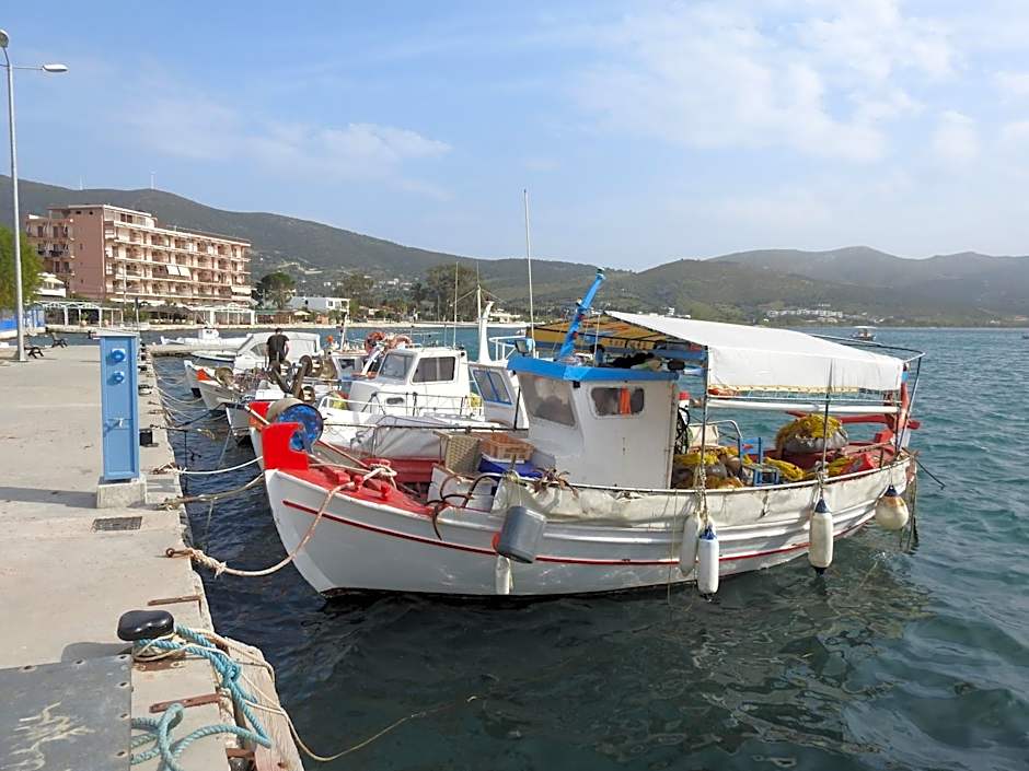 Gikas Apartments Triple Studio Sea View B7