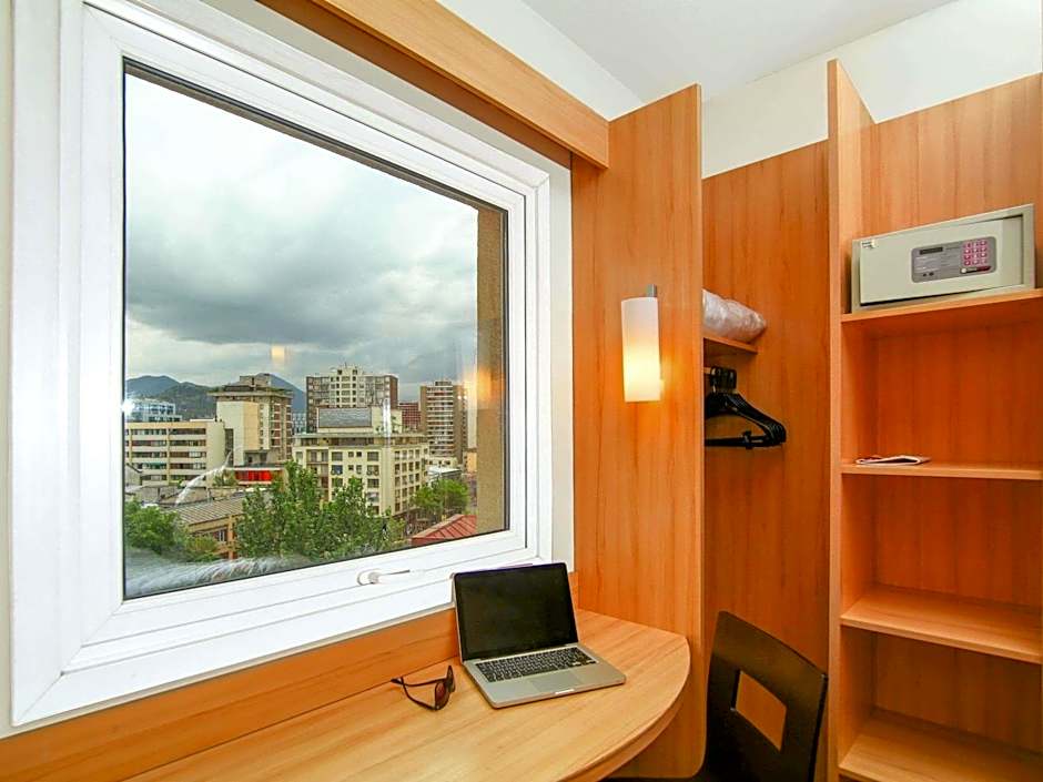 Ibis Santiago Providencia