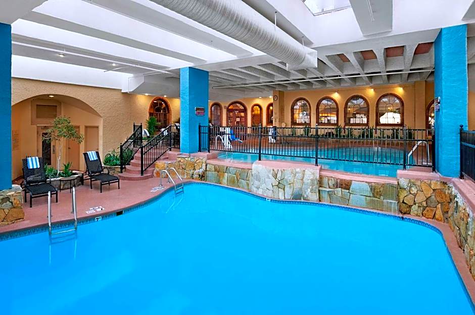 Embassy Suites by Hilton Kansas City Plaza