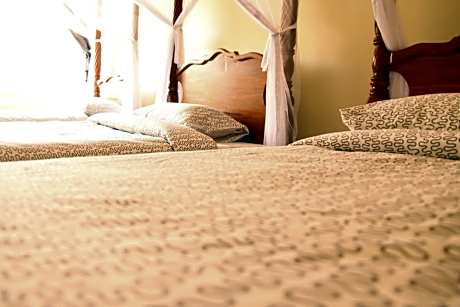 Triple Room with Private Bathroom