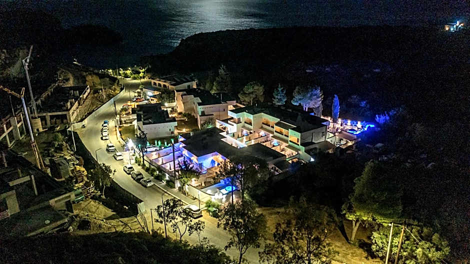 CASA MIKELE by Sarikas - SEA SIDE SUITES and STUDIOS -adults only