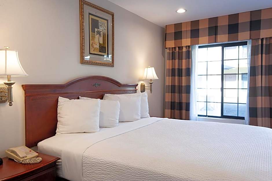 Studio City Court Yard Hotel
