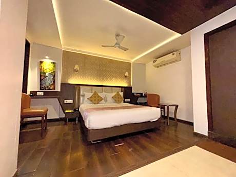 Deluxe King Suite