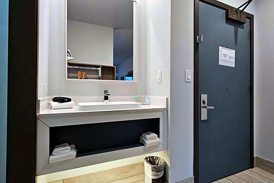 Edgewater Inn and Suites, an Ascend Collection Hotel