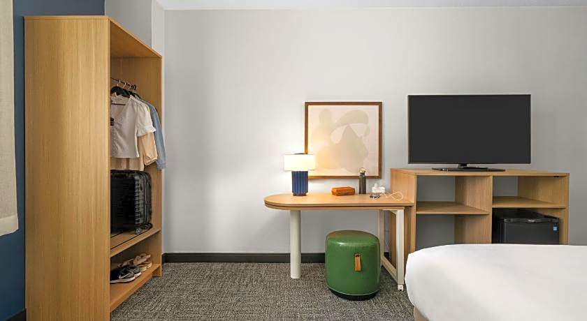 Spark by Hilton Victoria