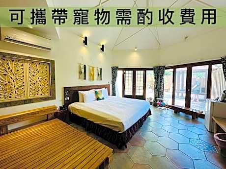 Queen Room with Garden View