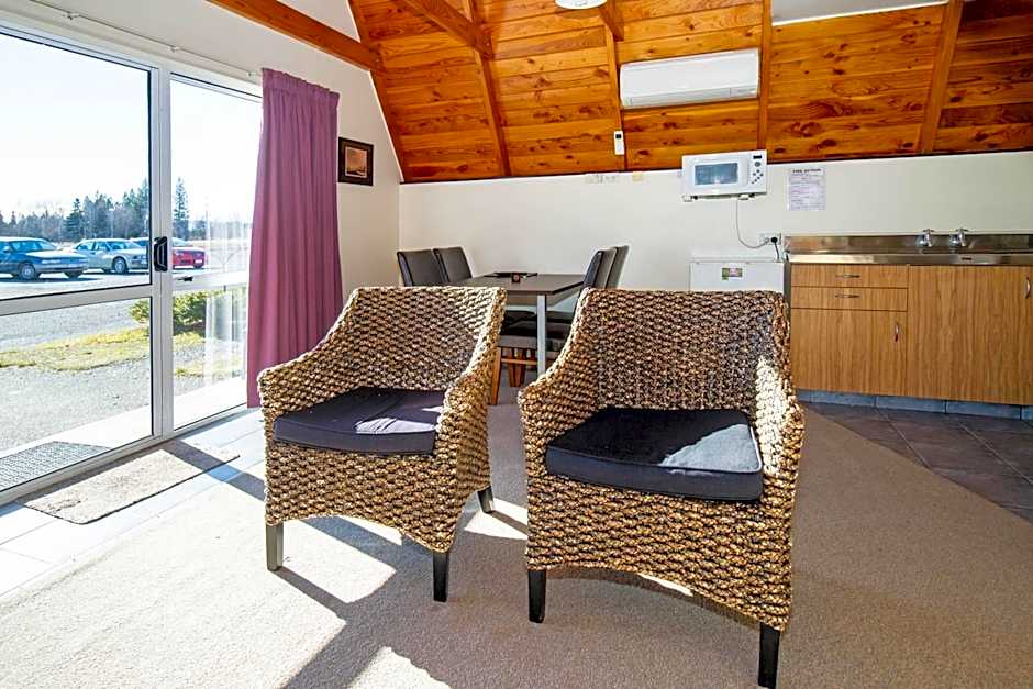 Mountain Chalets Motel