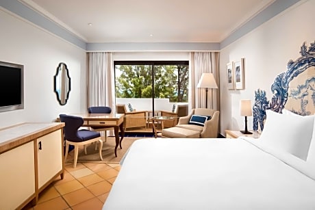 Deluxe Queen Room with Balcony and Resort View