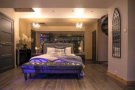 Queen Room with Pool View