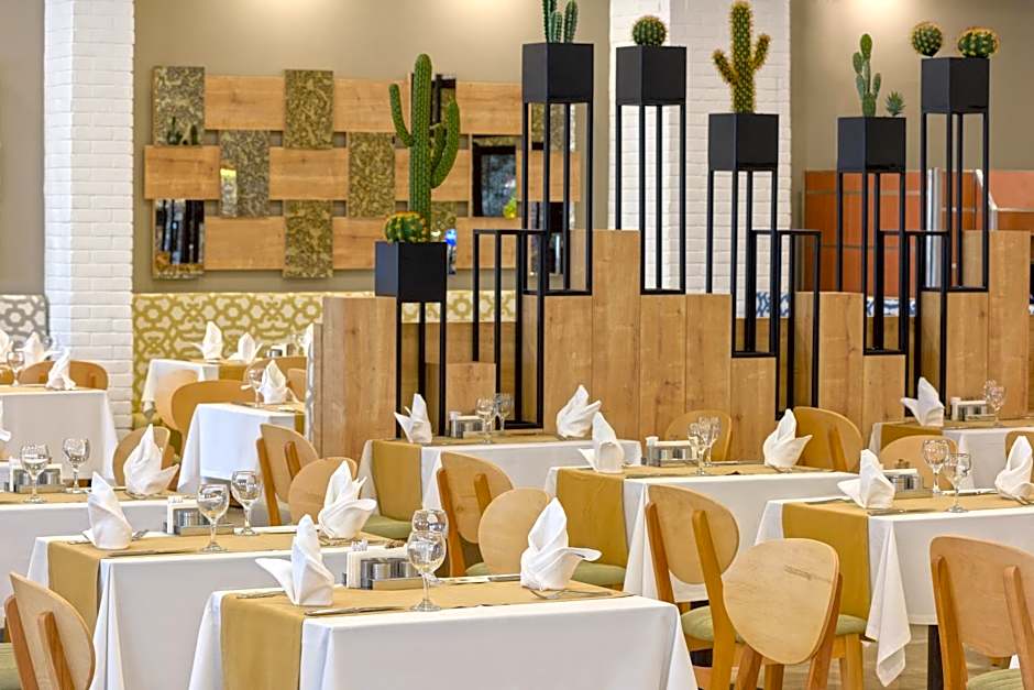 Novum Garden Side Hotel