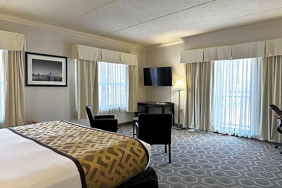 Photo 1 of 4 of Deluxe 1 King Bed