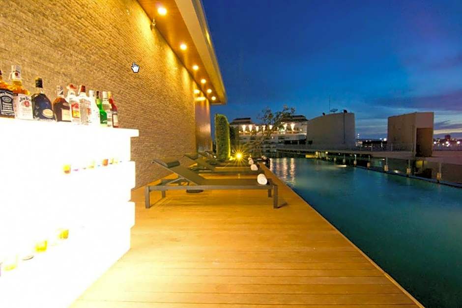 Seven Zea Chic Hotel