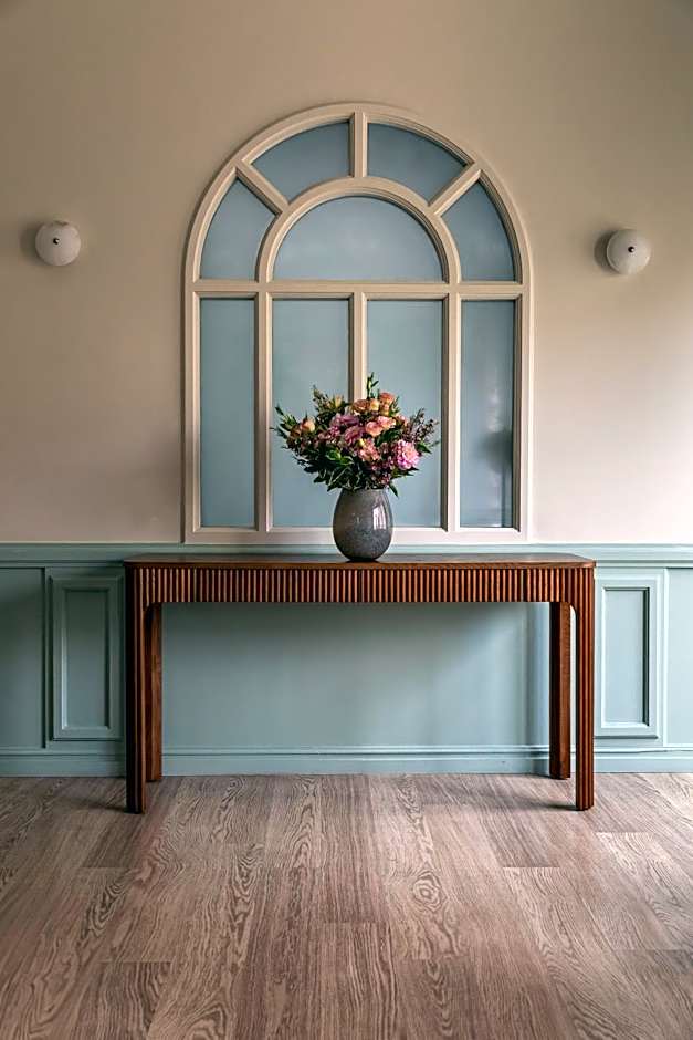 Royal Garden Champs Elysees