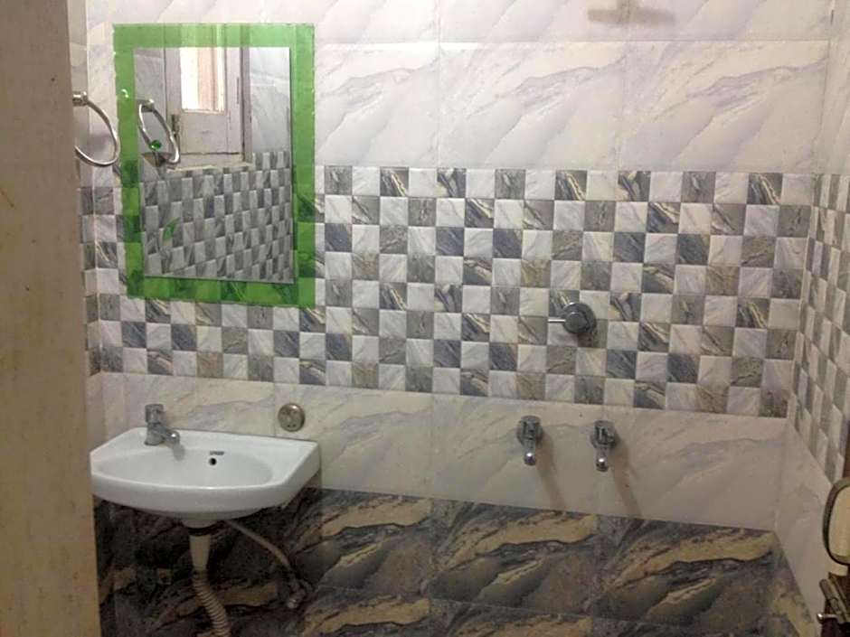 Goroomgo Sai Guest House Pathankot