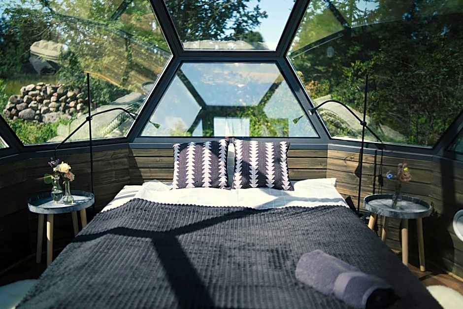 Peetri talu klaaskuplid Haapsalu lähedal