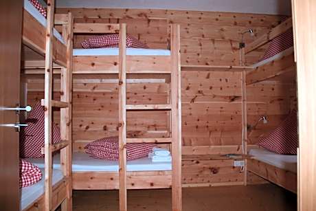 Bunk Bed in Mixed Dormitory Room