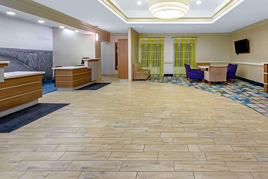 La Quinta Inn & Suites by Wyndham Lake Charles Casino Area