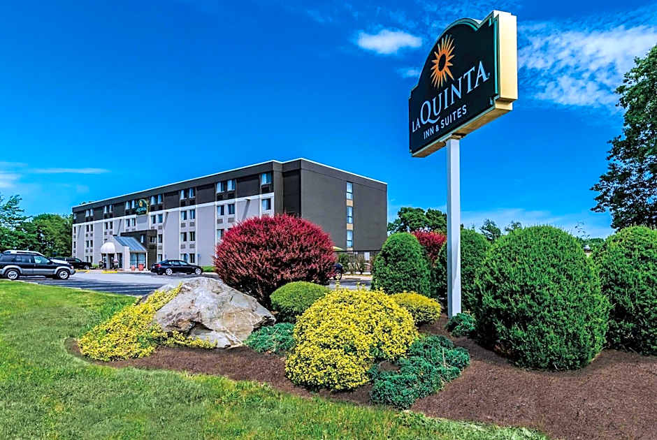 La Quinta Inn & Suites by Wyndham Warwick-Providence Airport