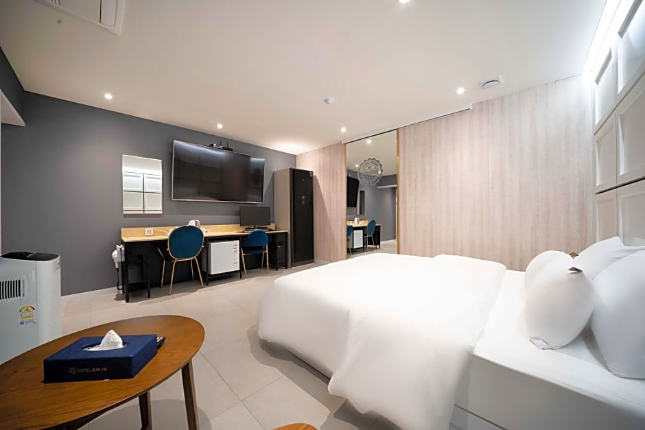 Hotel Millennium