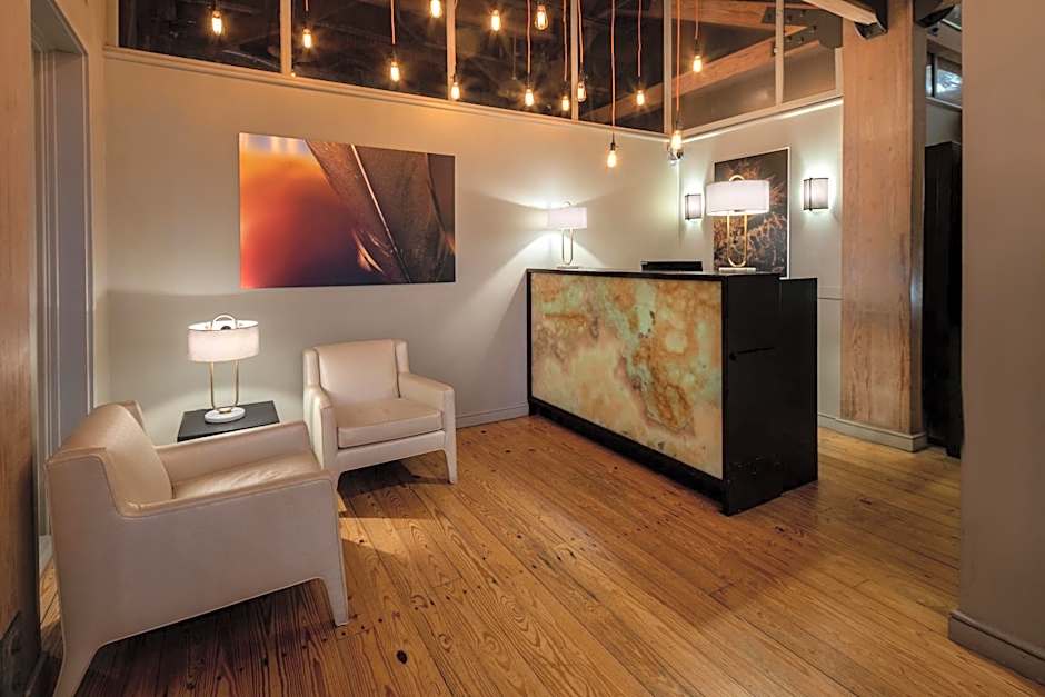 Harbor House Hotel and Marina at Pier 21