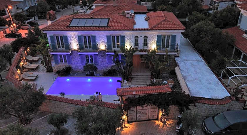 Tarcin Alacati Otel