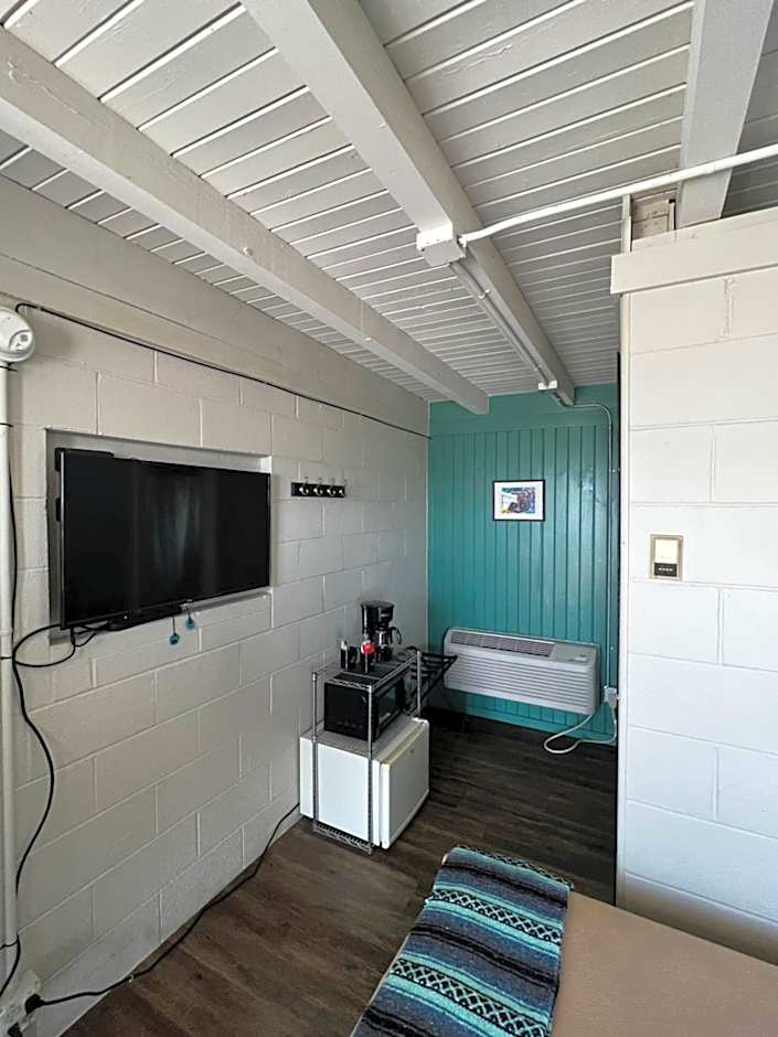 The Cedar Motel